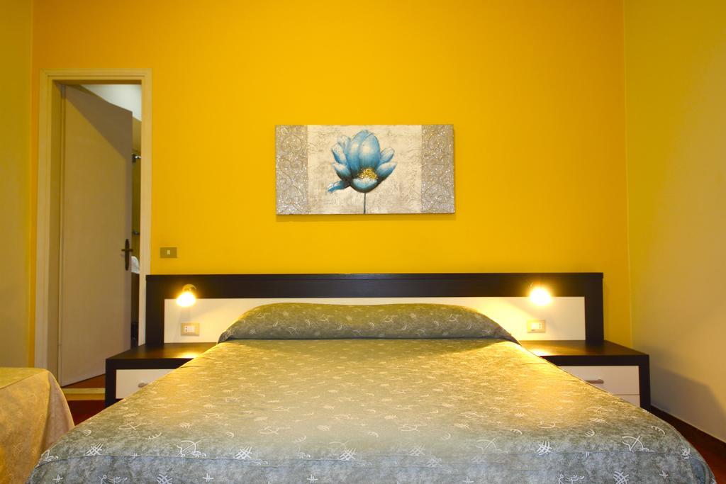 Albergo La Quiete เดเซนซาโนเดลการ์ดา ภายนอก รูปภาพ